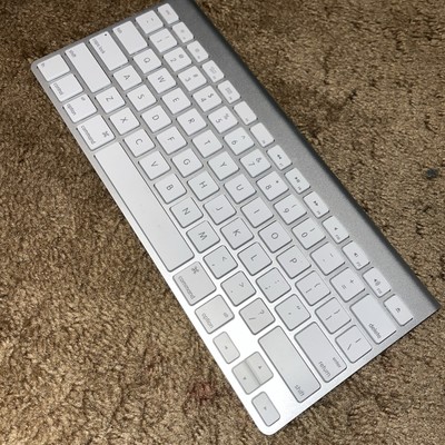 Original Apple Magic Keyboard (1) Bluetooth Wireless Model A1314 *Genuine Apple*
