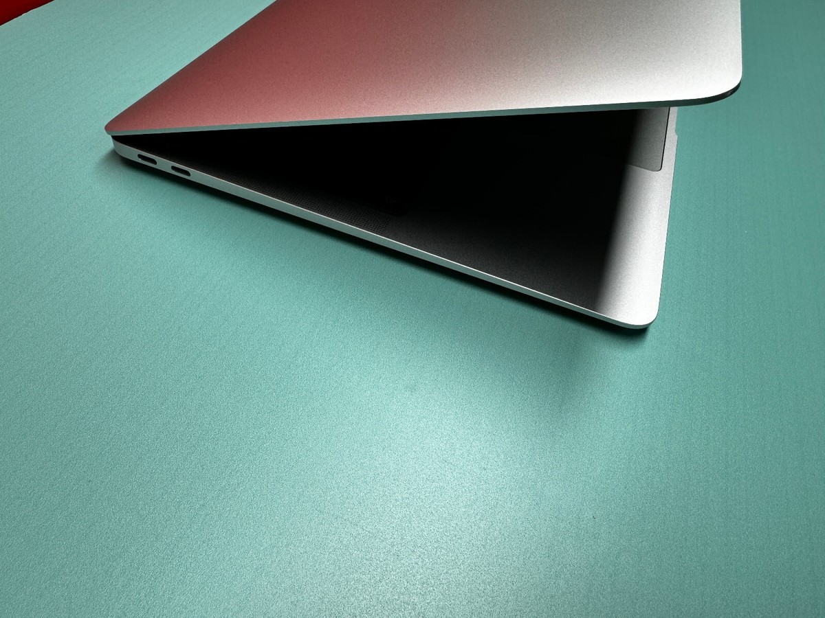 MacBook Air 2020 Retina Sequoia（最新OS） macOS Sequoia takes productivity and intelligence on Mac to