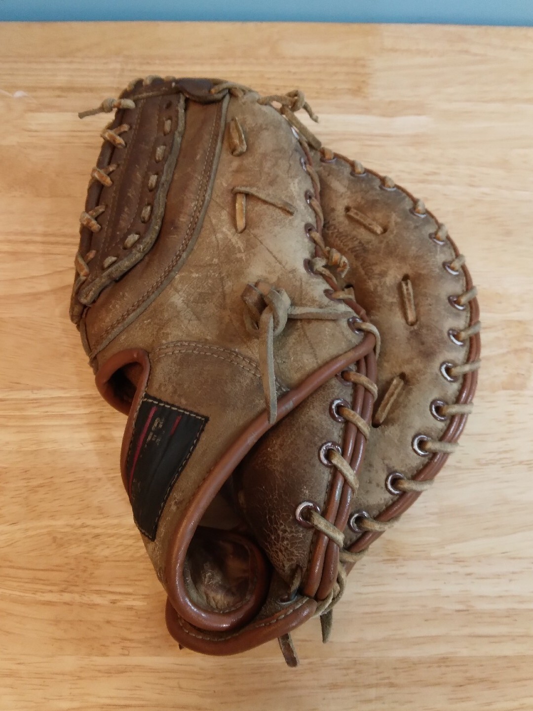 Vintage Johnny Walker 11" B75 RHT Baseball Glove