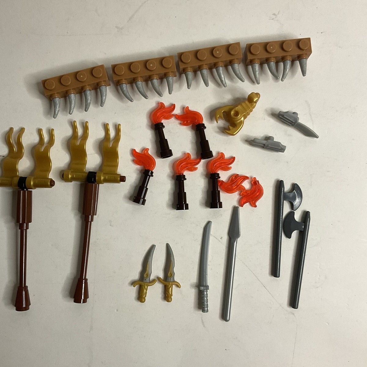 LEGO PRINCE OF PERSIA SET #7573 ACCESSORIES WEAPONS TORCHES FLAGS