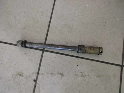 1. SUZUKI GS 550 E STECKACHSE HINTEN ACHSE HINTERRADACHSE FELGE AXLE