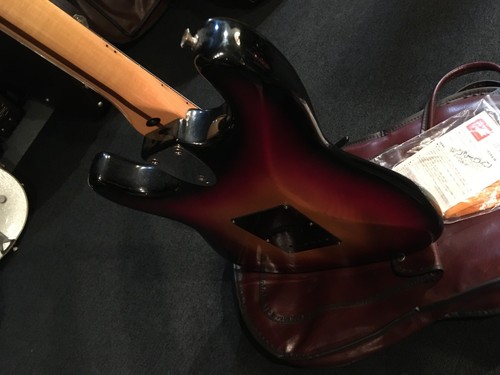 No.013624 TOKAI TSS-38 3TS/R Japan Vintages Mint, back view with gold hardware and brown leather fretboard.