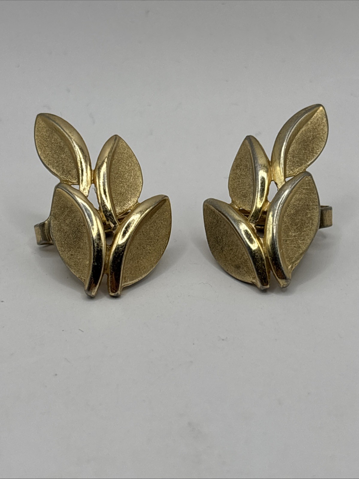 Vintage Signed Crown Trifari Brushed Gold Tone Laurel Leaf Clip On Earrings