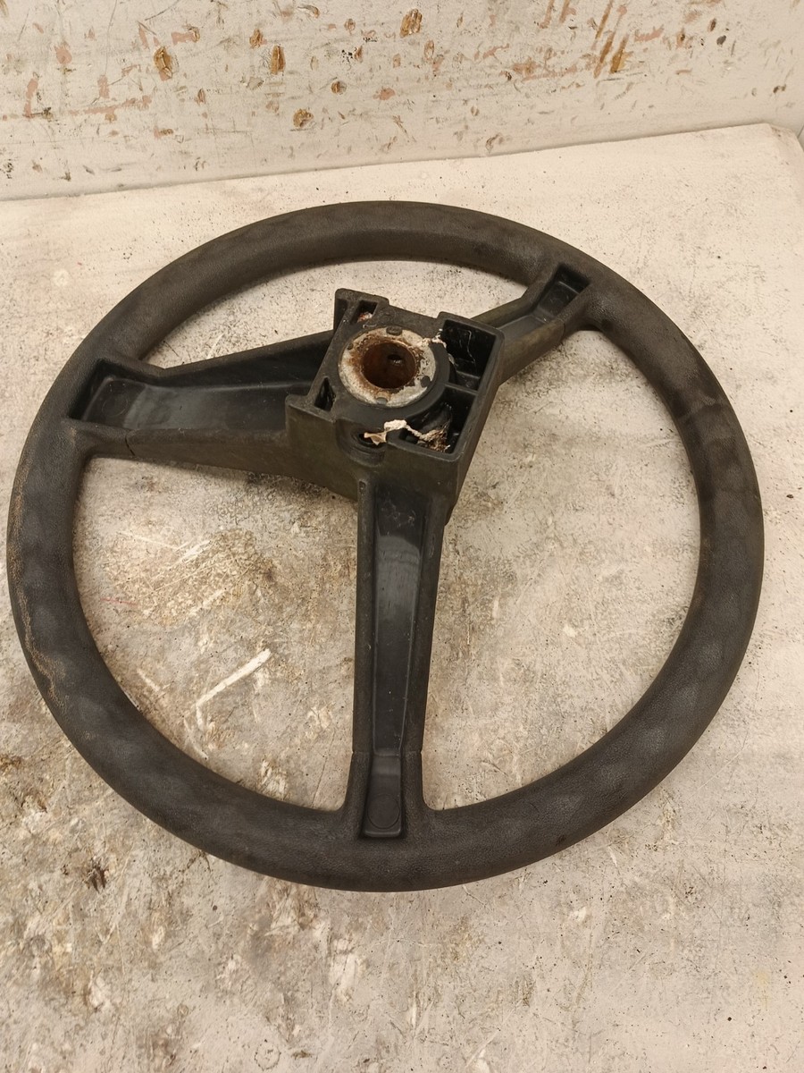 JOHN DEERE STEERING WHEEL AM121918 Stx46 Stx30 LX172 GT242 GT275