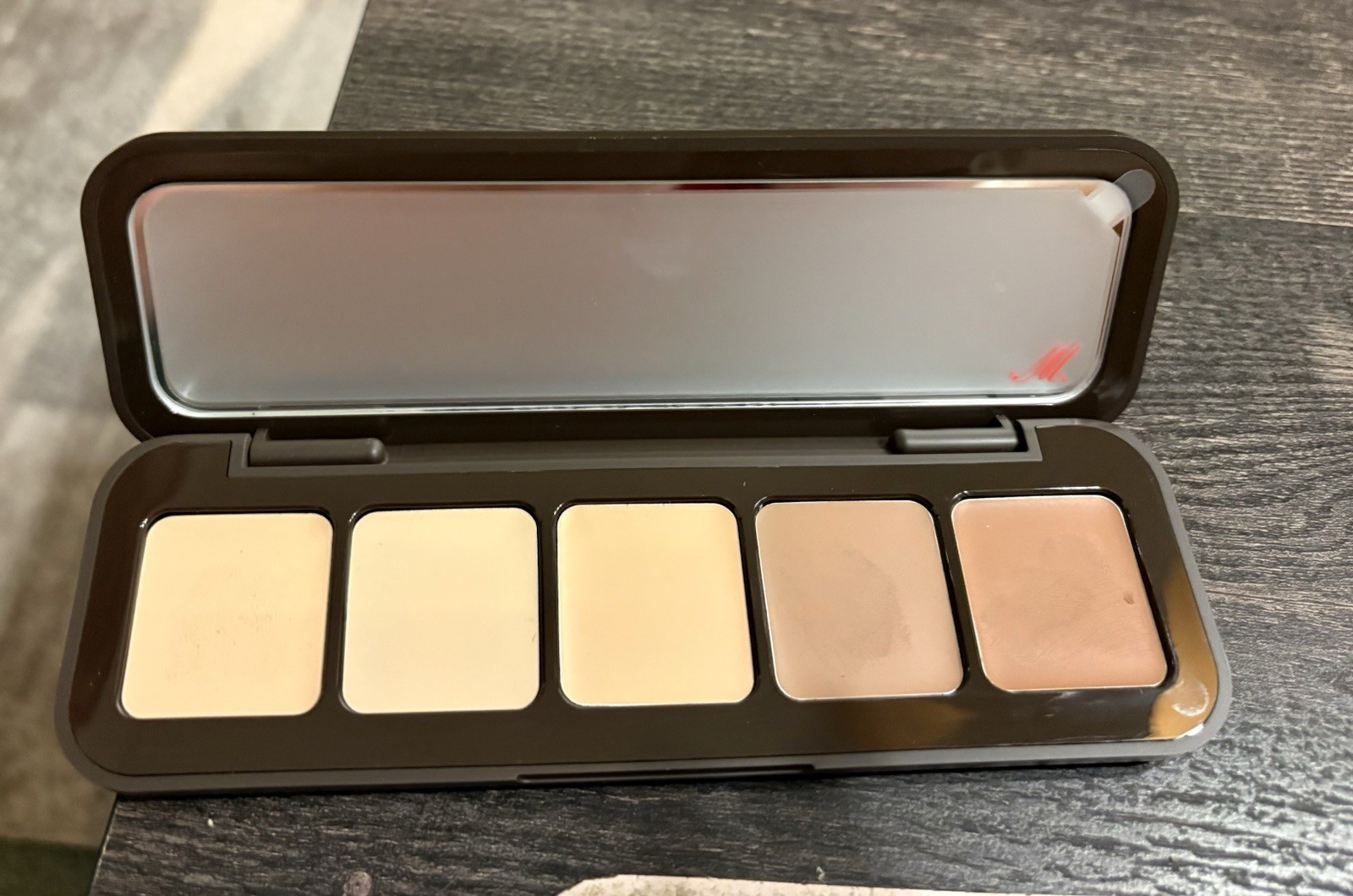 m.ph by Mary Phillips Underpainting Face Highlight & Contour Palette - Light
