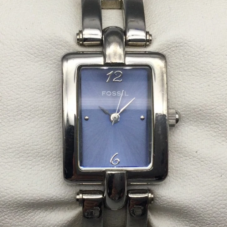 Stainless Steel Fossil F2 Silver Band Wristwatches for sale  display picture 1