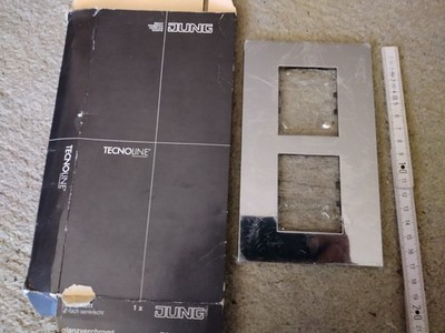Jung  Tecnoline   2 - fach  Rahmen  senkrecht  TC 582 G CR  glanzverchromt