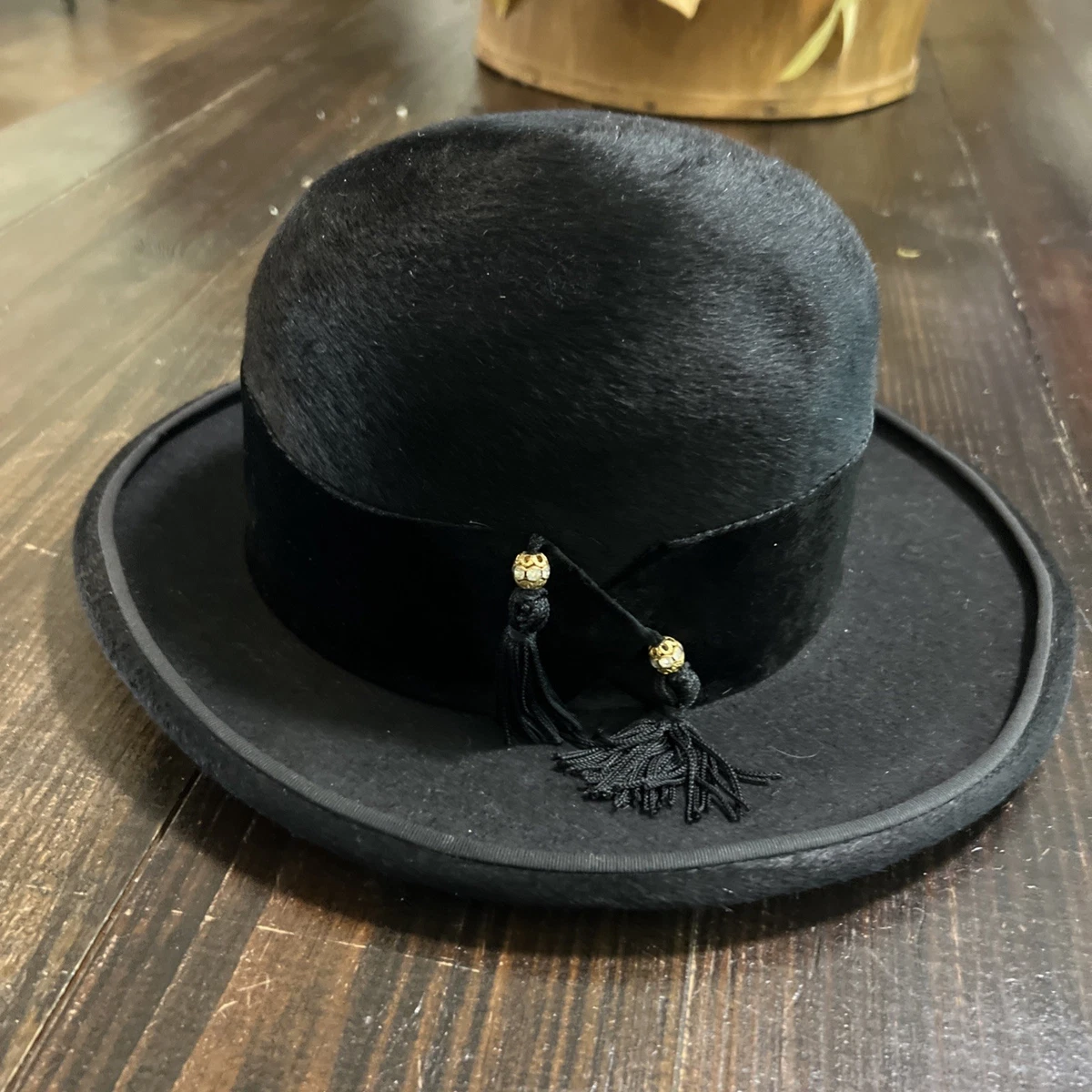 VINTAGE 1960\'S HB SELENE BROWN BEAVER FUR PILL BOX HAT W/RHINESTONE DECORATION This vintage 1950s Mink Fur Pillbox Hat by Sandy Braeburn in  main image 4