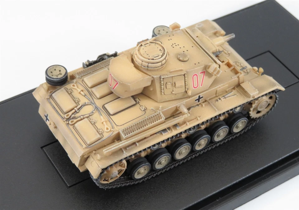 Dragon 1/72 Sd.Kfz.141 Panzer III N German Army sPzAbt 50, Red #07 Tunisia 60601 - Image 2 of 3