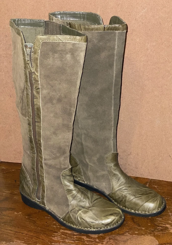 Botas de montar Clarks talla 11M para mujer de cuero gamuza verde oliva altas hasta la rodilla” Foto 3 de 4