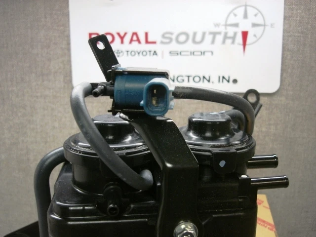 Оригинальная угольная канистра Toyota Camry 97-98 EVAP от оригинального производителя - Изображение 4 из 4