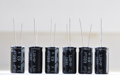 2 Stück ELKO 680uF 63V Elektrolytkondensator Radial -40°+105°C