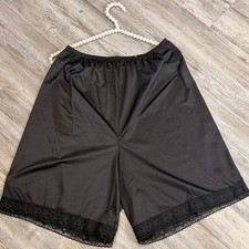 VTG 90  s Vanity Fair Women  s Black 100 Nylon Laced PJ Pants / Pettipants L 44  