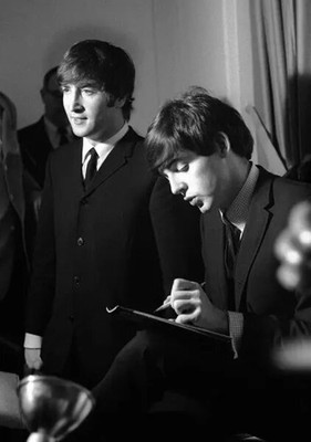 John Lennon & Paul McCartney In NY 1964 Poster (Unframed) Home Art Decor