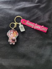 Porte-clés Kennedy Space Center rose astronaute de l'espace bulle neuf avec étiquette