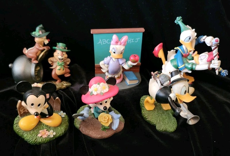 The Danbury Mint Walt  Disney Perpetual Calendar Figurines Statues set of 6