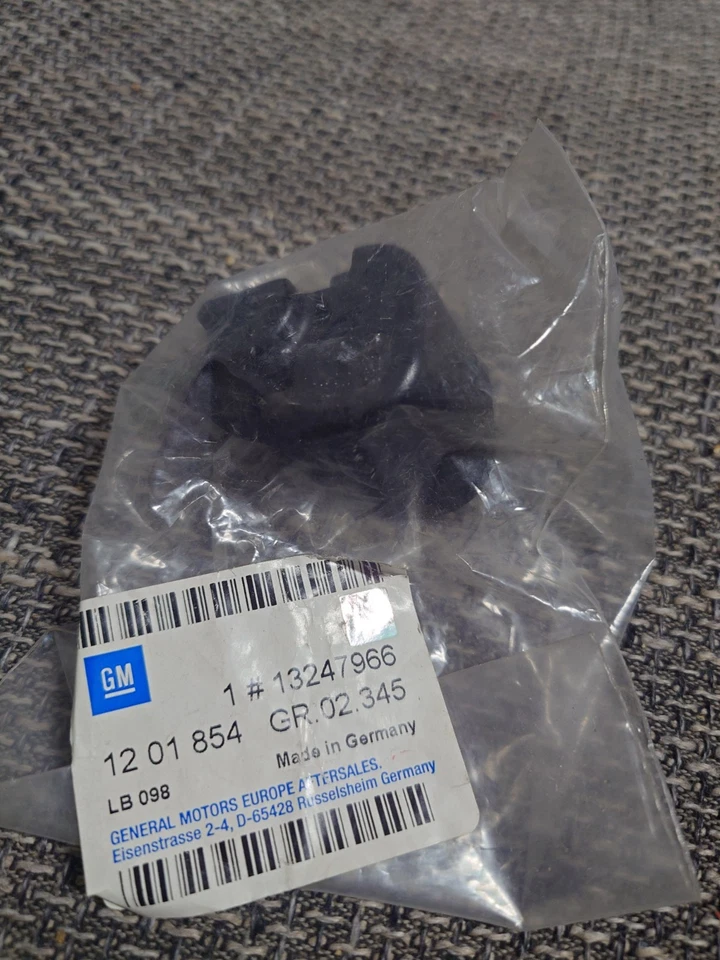 Pluspol copertura polo positivo originale Opel Corsa D 13247966 nuovo imballo originale - Immagine 2 di 3