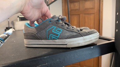Etnies Women's Izzy Skate Shoes Size 7 Gray/Teal Suede Sneakers