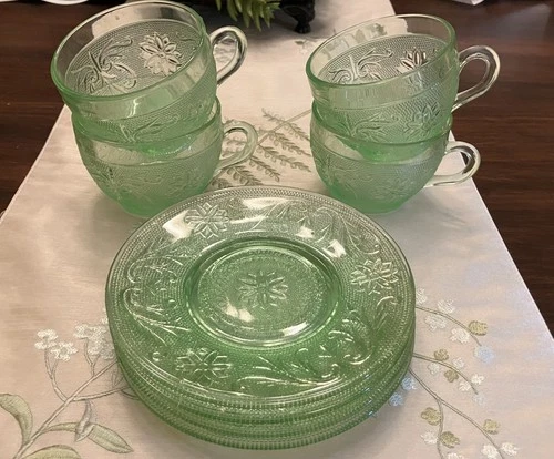 Four (4) Vintage Indiana Glass Tiara Chantily  Cups Saucers Green Depression