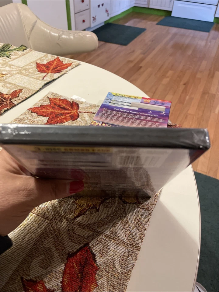 NEW SEALED DISNEY THE HUNCHBACK OF NOTRE DAME 2 movies 3 Disc Blu-ray/DVD - Image 3 of 3