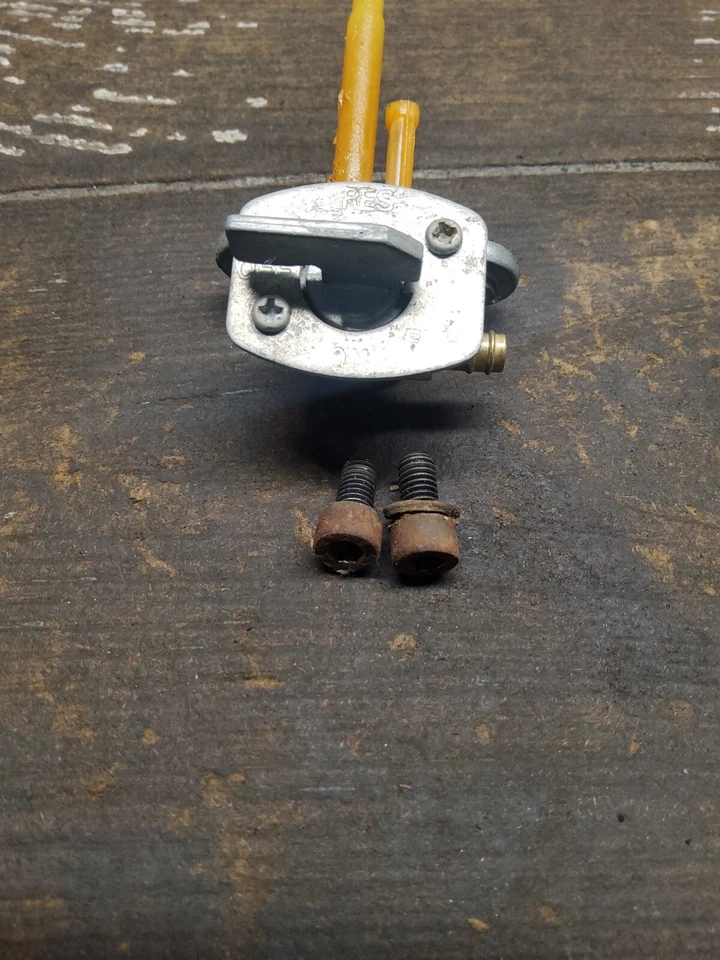 2006 06 02-08 Yamaha Raptor 80 Gas Combustible Gasolina Tanque Celda Depósito Válvula Petcock Foto 2 de 4