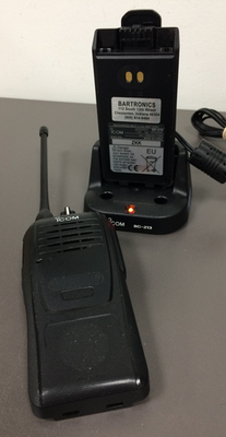 ICOM IC-F2000, UHF 406-470 MHz, 128 CH, Battery, Antenna, Charger