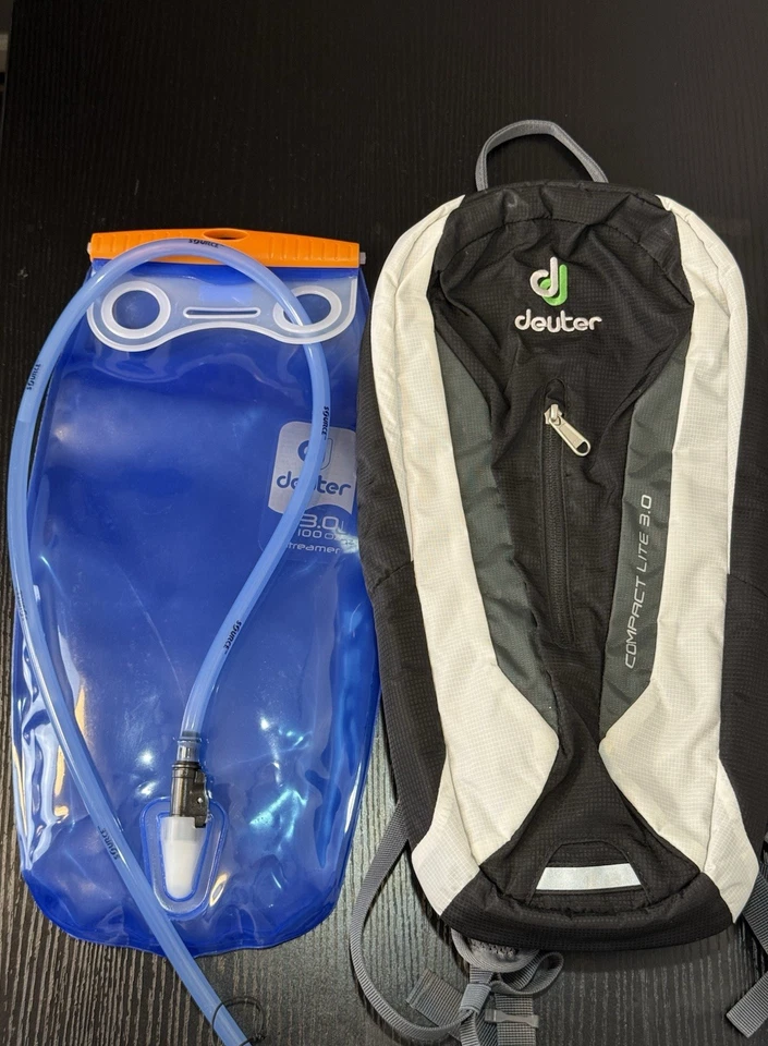 Deuter Compact Lite 3.0 Hydration Backpack Black/White – 3L Streamer Reservoir - Image 4 of 4