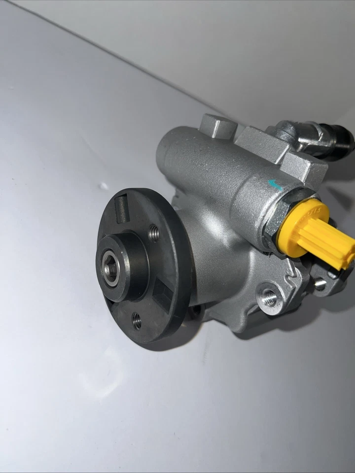 Bomba de dirección asistida BMW 135i / 135is 2008 09 10 11 12 2013 | 6 cilindros | Motor 3,0 L Foto 2 de 4