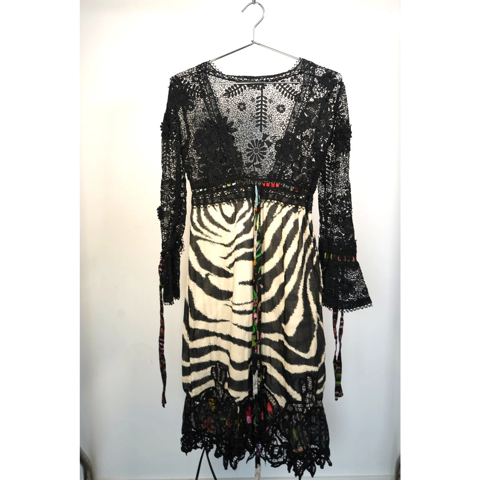 Robe Gucci dentelle imprimé zèbre manches longues noir/blanc