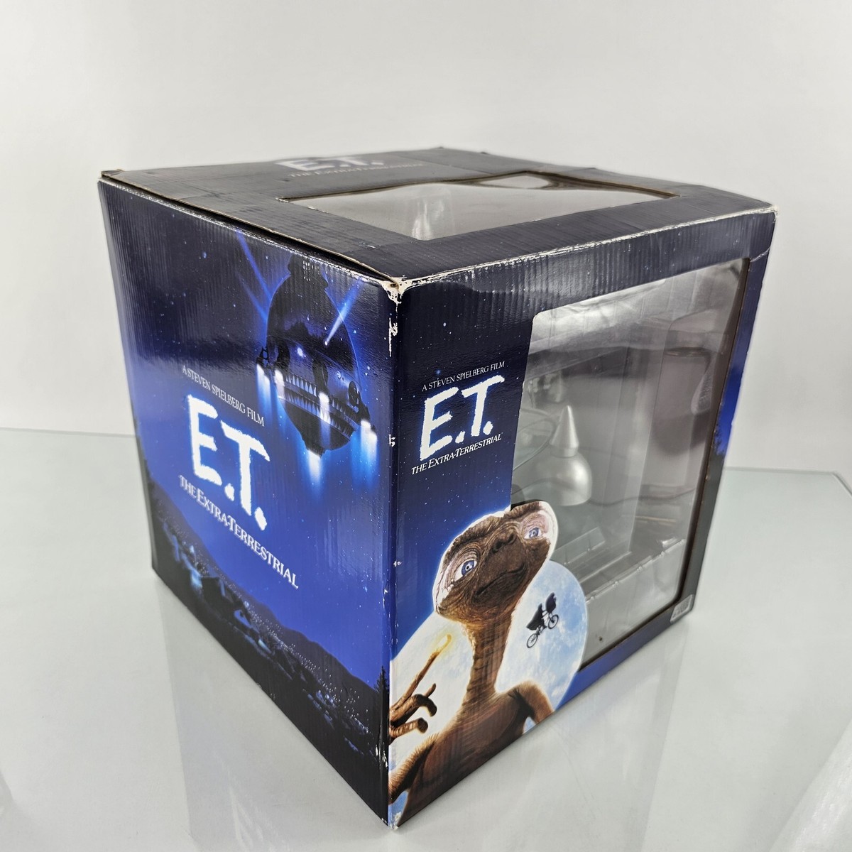 E.T. The Extra-Terrestrial SPACESHIP 10 E.T. The Extra-Terrestrial SPACESHIP 10