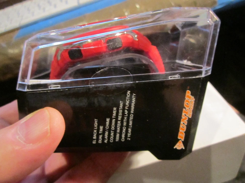 DUNLOP SPORTS WATCH DUN-232-GO7 RED BAND BRAND NEW IN THE CASE -  BBA-22 - Image 2 of 4