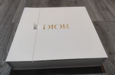 Original Pebble Christian Dior Leerkarton 31,5 x 31,5 x 6 cm