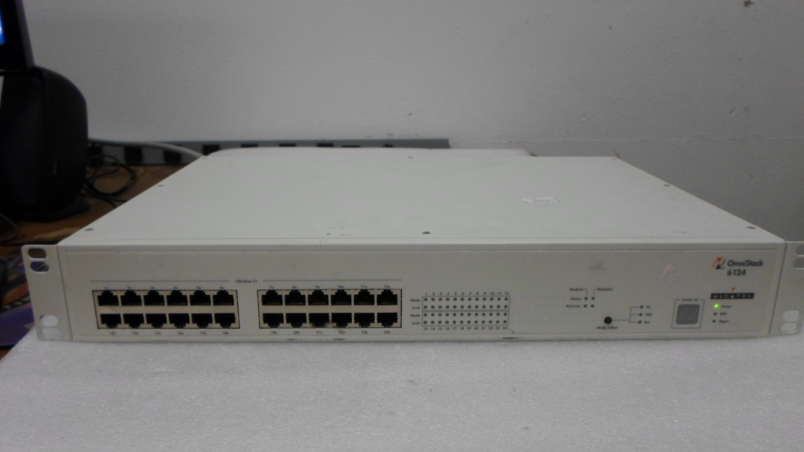 Omnistack Rack Alcatel Omnistack 6124 24-Port 100Base-TX Network Switch w/ OS-1624 ...