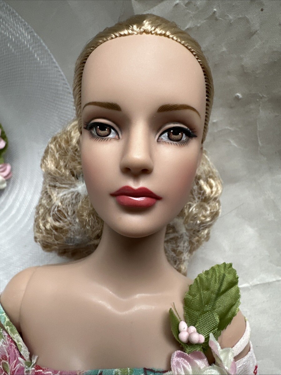 人形 Tonner Doll Sydney Chase Savior-Faire s-l400.jpg