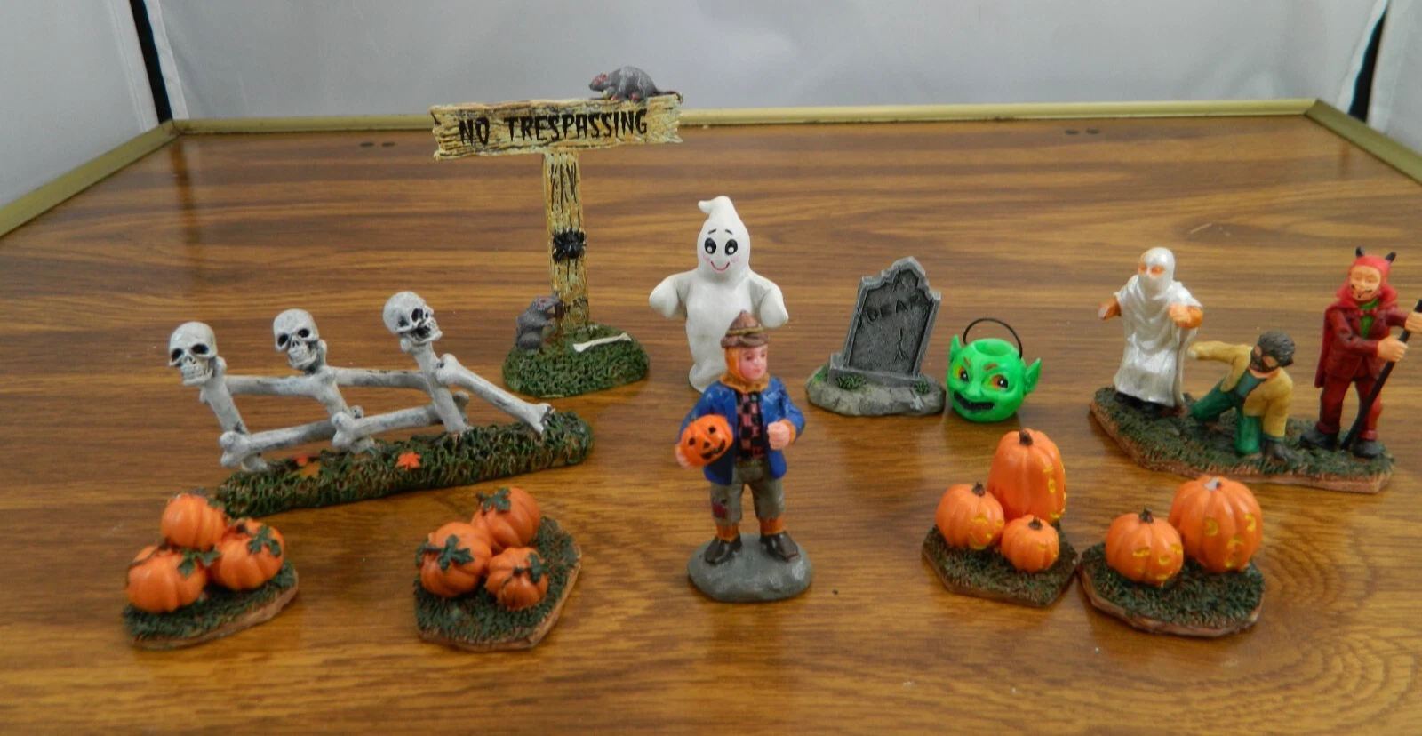 Lemax Halloween Village Spooky Town Misc Figures and Accessories READ Lot of 11