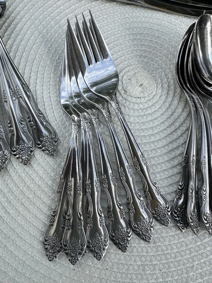 40 pieces Rogers Co Stainless Flatware Dream Rose Pattern Korea - Image 3 of 4