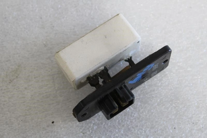 2000 2001 2002 2003 2004 2005 TOYOTA MR2 SPYDER HEATER BLOWER RESISTOR - Image 2 of 4