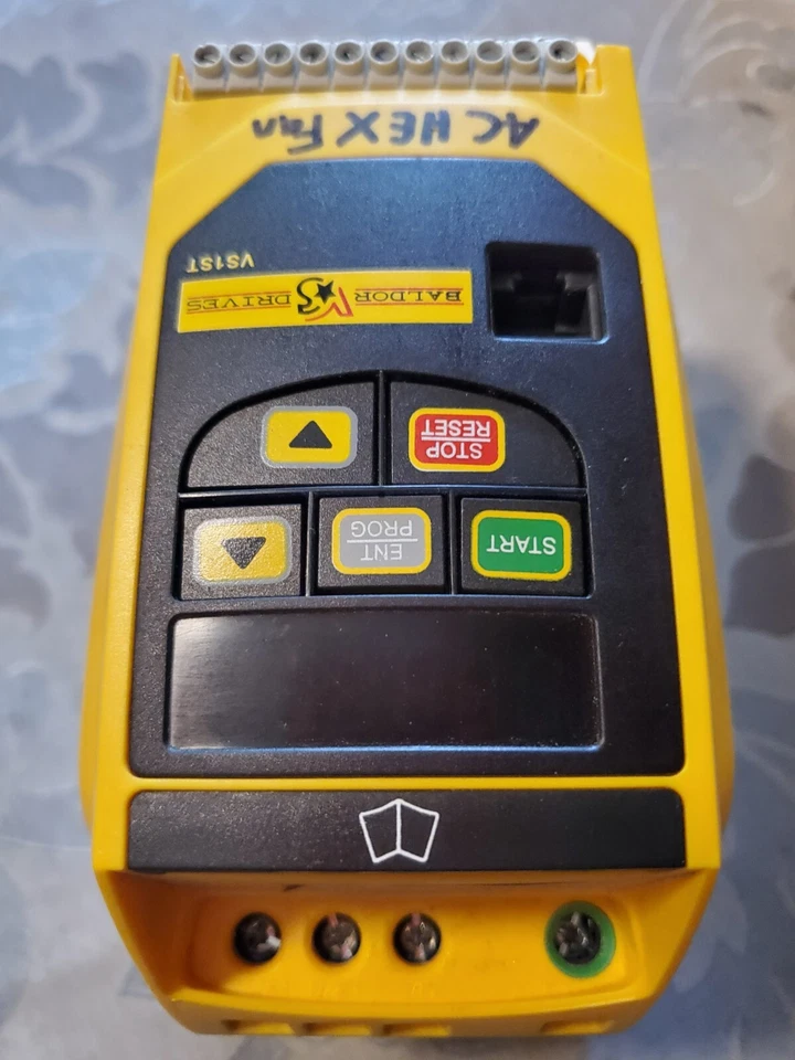 Inversor Baldor VFD modelo VS1ST21-0 1HP 230-240V (unidad obsoleta Balfor) Foto 2 de 4