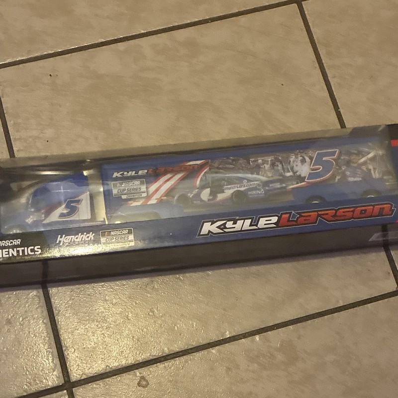 NASCAR Authentics Kyle Larson Hendrick #5 Hauler 1:64 2021 Chevy Unopened