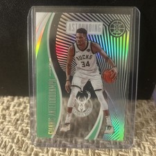 2019-20 Illusions Basketball  Panini Giannis Antetokounmpo Emerald Astounding