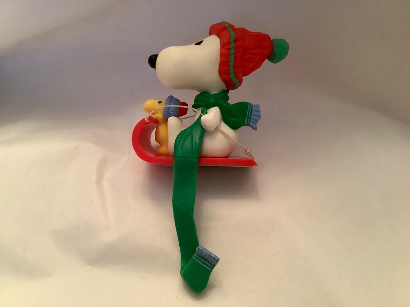 HALLMARK PEANUTS SNOOPY AND WOODSTOCK STOCKING HOLDER ON SLED