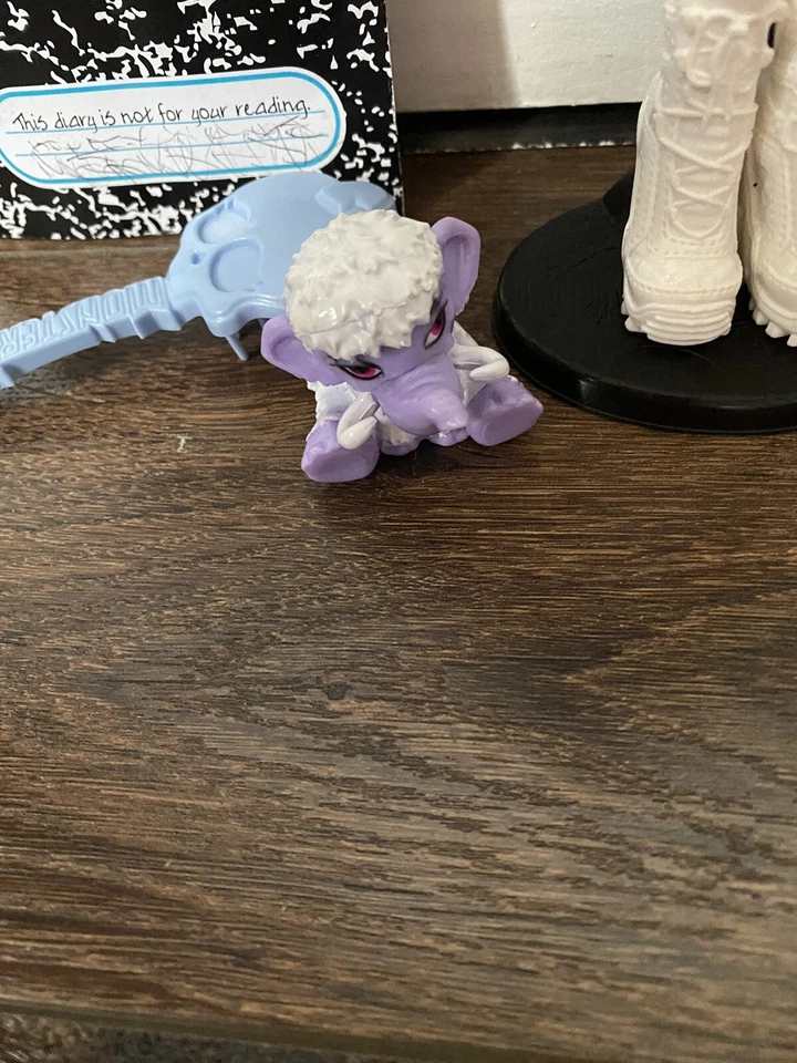 Monster High Abbey Bominable First Wave with Accessories.  Collectible. Ex Cond - Image 3 of 3