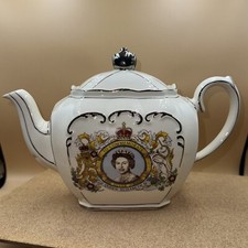 Sadler Cube Teapot for the Queen’s silver jubilee. Vintage and rare item