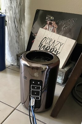 Macpro2013 3.7GHzクアッド64G SSD500G Mac Pro Late 2013 3.7 Quad Core Xeon E5 ￼has 64 Gig Ram 500