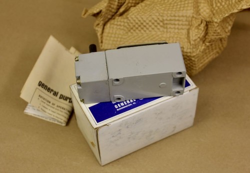 GE Control General Electric CR115GB104 Limit Switch New Surplus / New Old Stock - Picture 5 of 5
