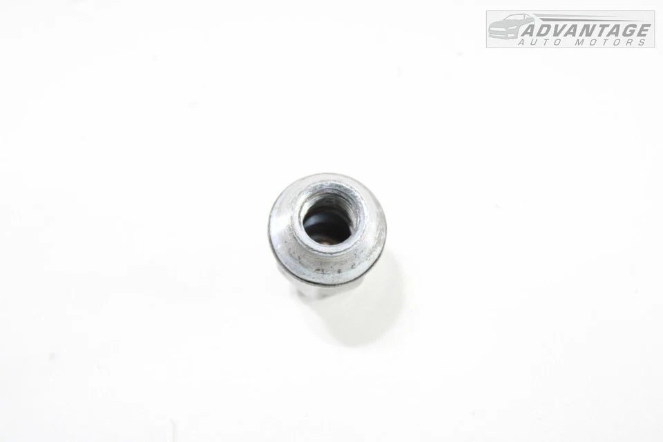 Chevrolet Equinox 2018-2021 pasajero o lado del conductor llanta tuerca perno OEM Foto 3 de 4