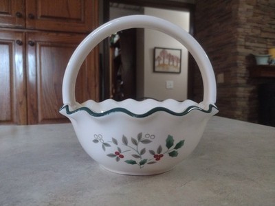 Pfaltzgraff Winterberry Bowl With Handle Candy Dish