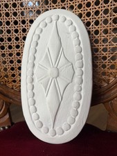Stucco - kleine ovale Rosette 100-364 mit Perlen 27 x 14,5 cm Stuckrosette