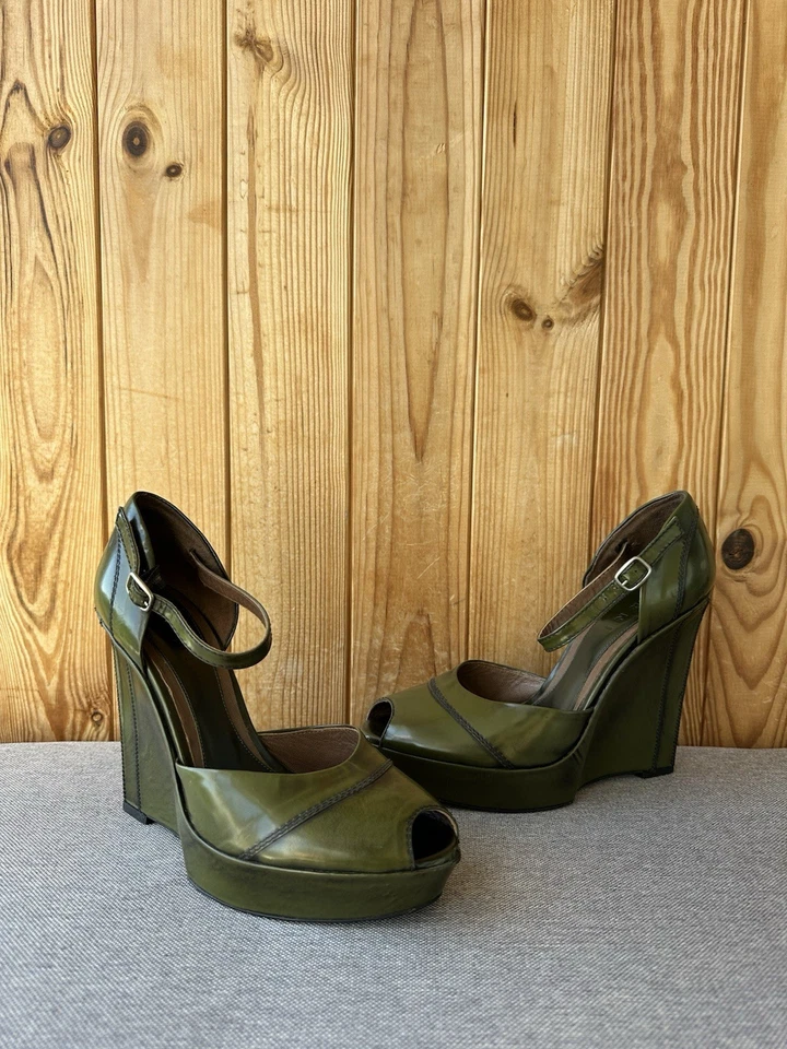 Zapatos de salón Marni con plataforma de cuña con hebilla de cuero verde talla 39 EE. UU. 8,5 tacones peep toe Foto 2 de 4