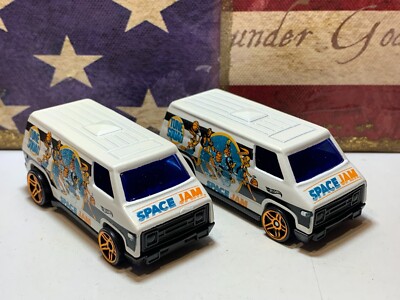 HOT WHEELS 70'S VAN X2. 2021 SPACE JAM TUNE SQUAD WHITE LOOSE